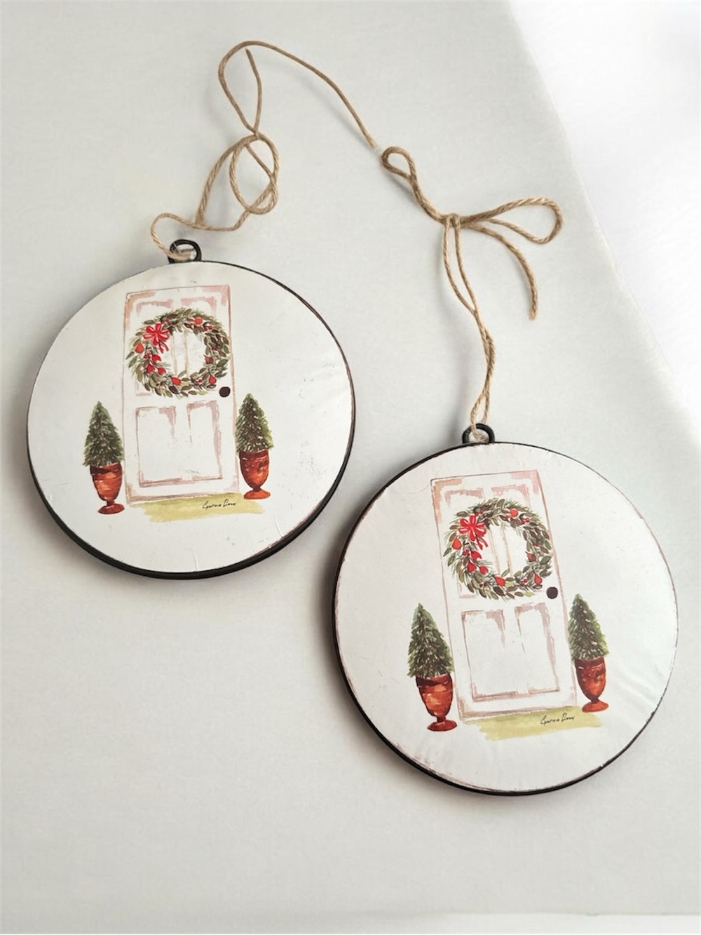 Ornaments set of 2 Round Door & Wreath Round Metal. Ready to Hamg